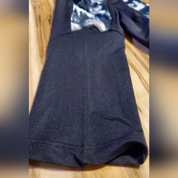 ☆3/35$ | BALLY TOTAL FITNESS | Black & Stormy Active Leggings in size M - Picture 8 of 8